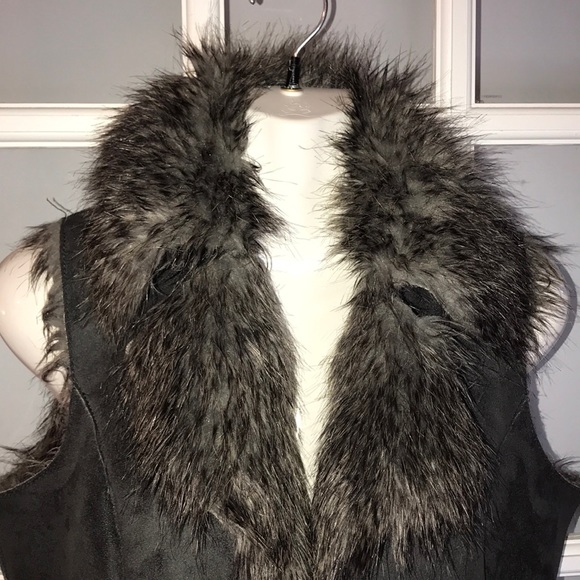 COLLECTIONS faux fur and faux suede vest size XS - Picture 2 of 13